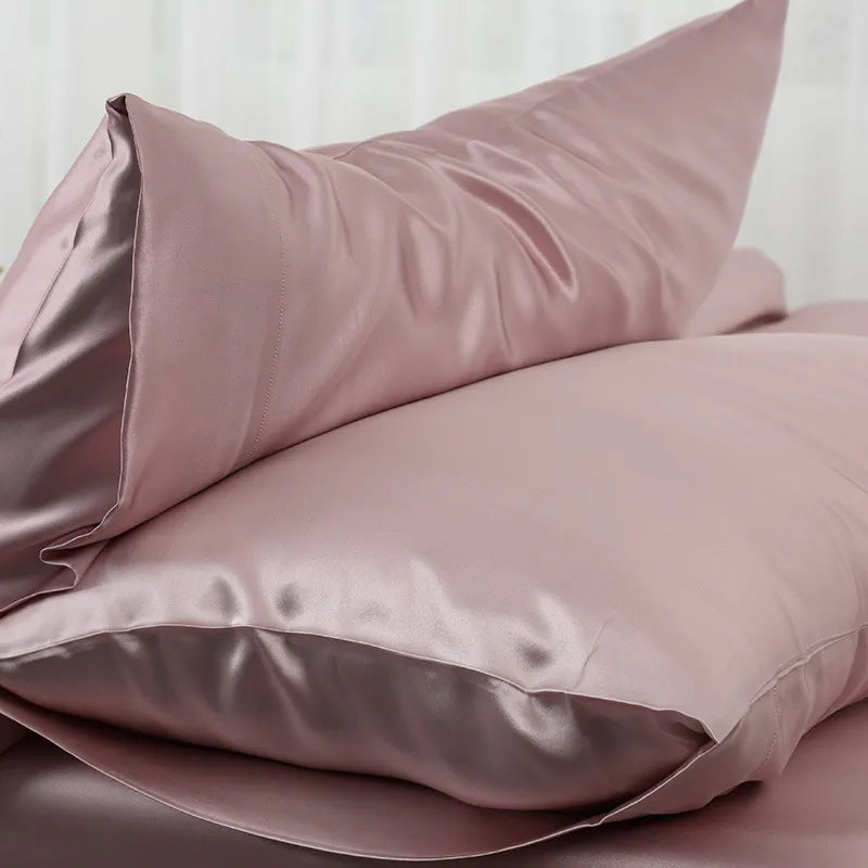 Set mit 2 oder 4 Kissenbezügen aus 100 % echter, natürlicher Maulbeerseide. Schützt Haar und Haut vor Falten.