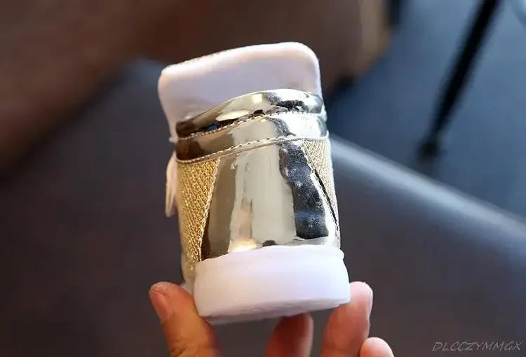Modne, oddychające, świecące buty LED dla dzieci